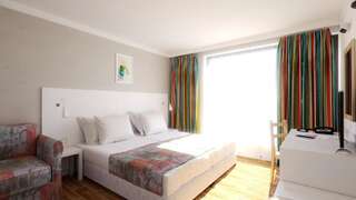Отель Hotel Erma Золотые Пески Двухместный номер с 2 отдельными кроватями, вид на сад-7